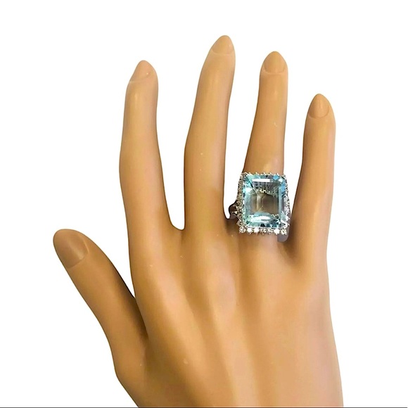 Huge Aquamarine & Diamonds Ring - Picture 5 of 5